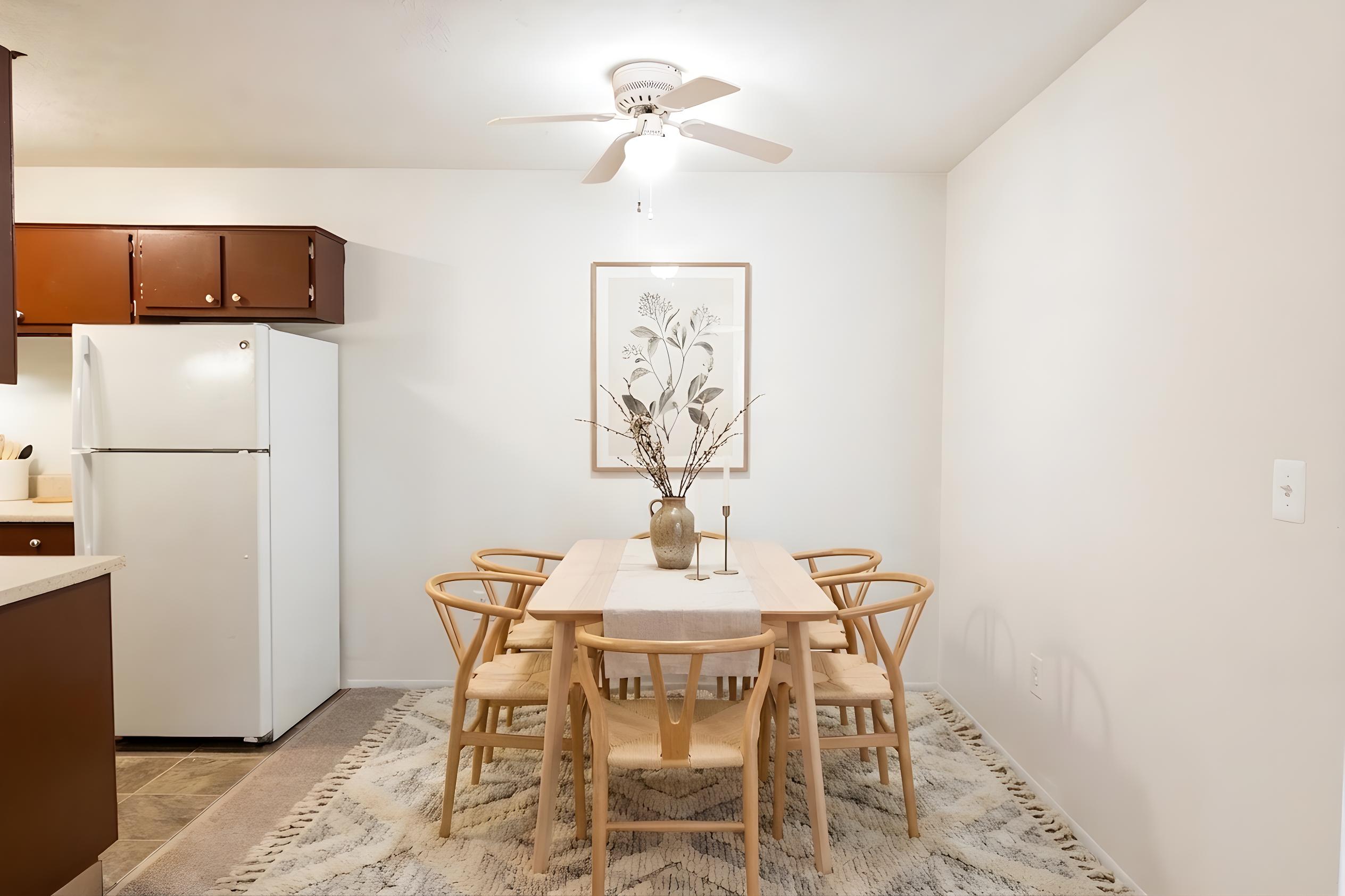 The Cole - 2 Bed 1 Bath - Dining room