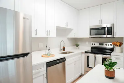Alafia River+ - 2 Bed 1 Bath - Kitchen