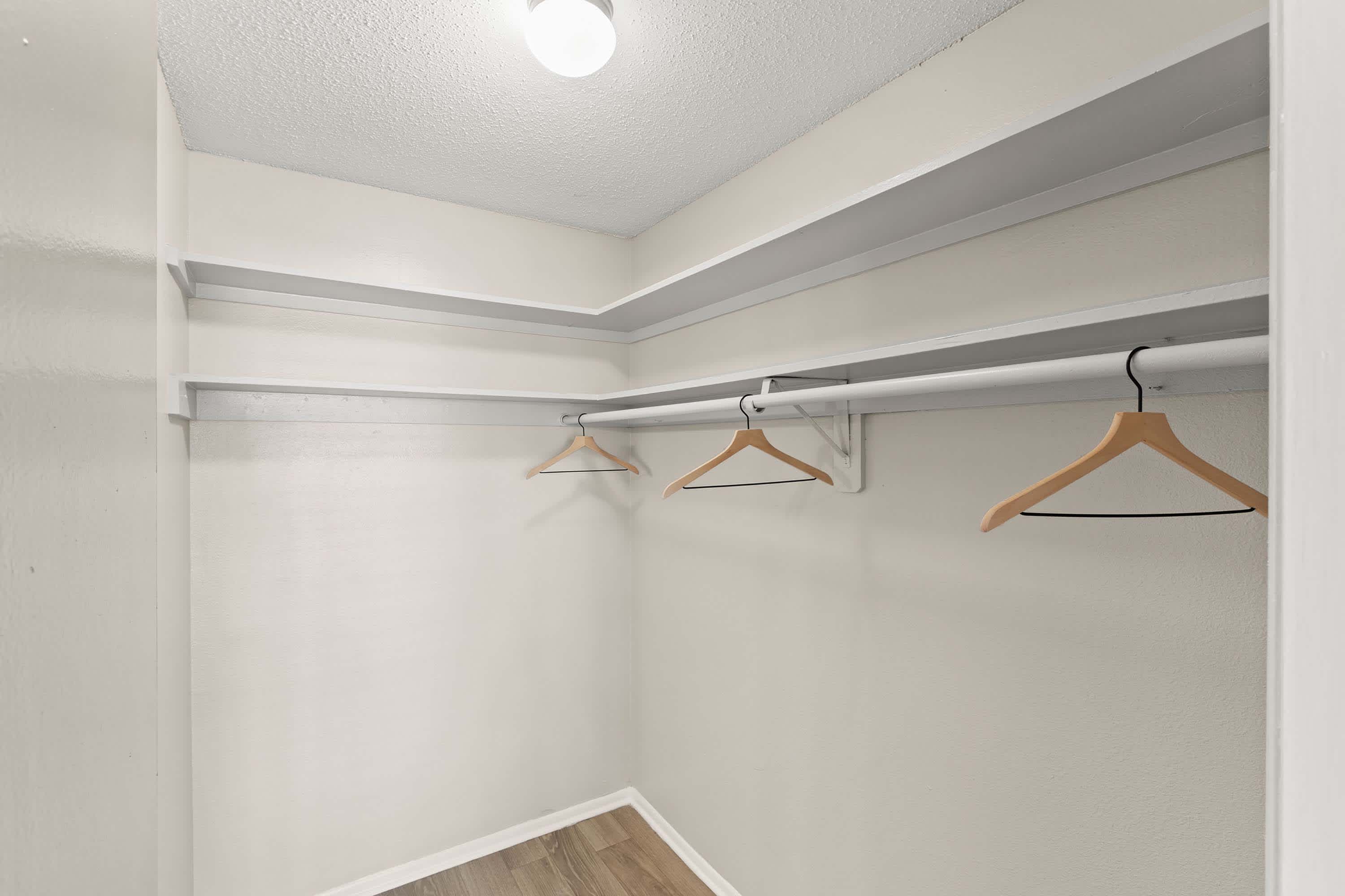 Eola - 1 Bed 1 Bath - Walk-In Closet