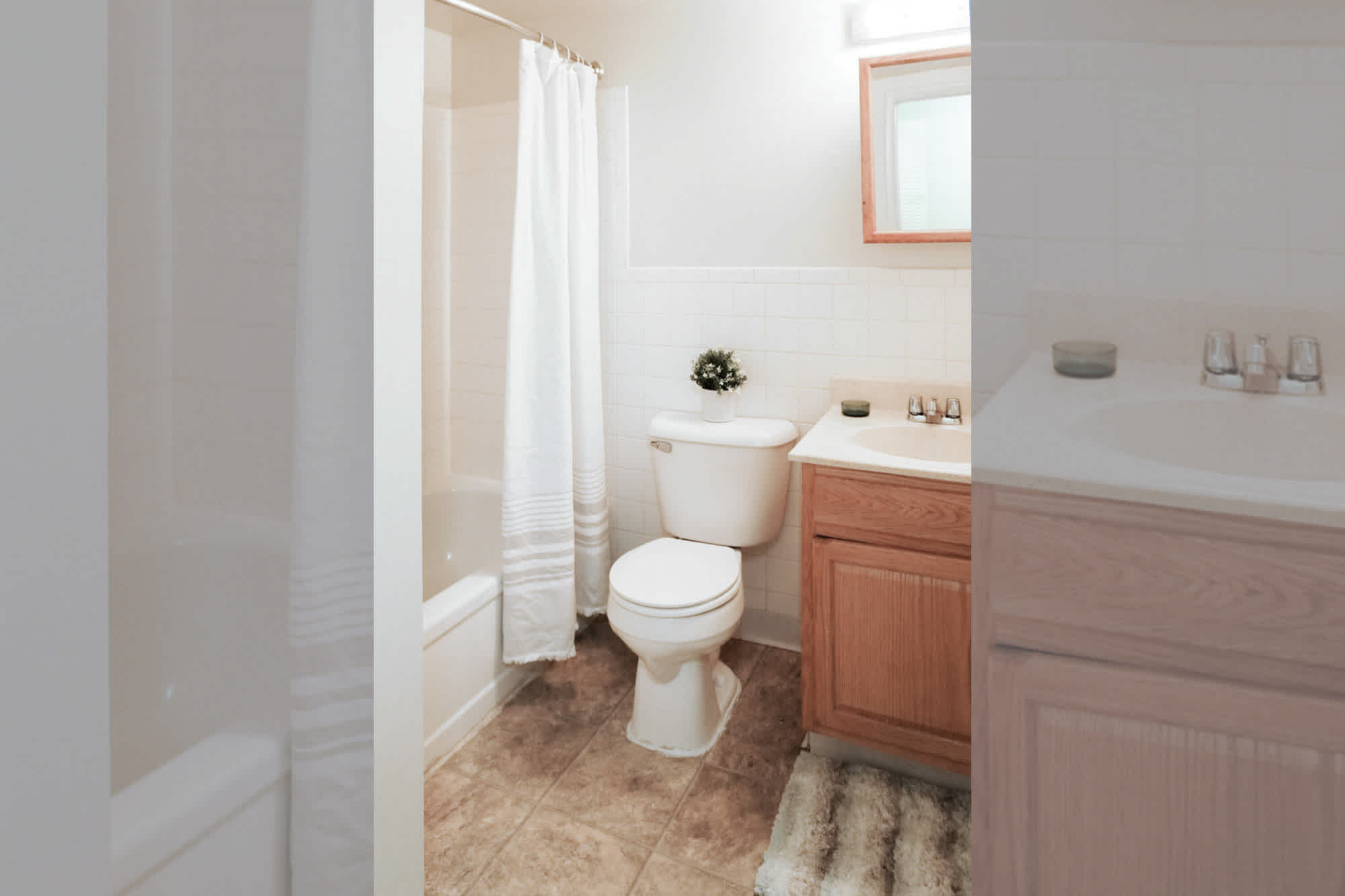 Ontario - 1 Bed 1 Bath - Bathroom