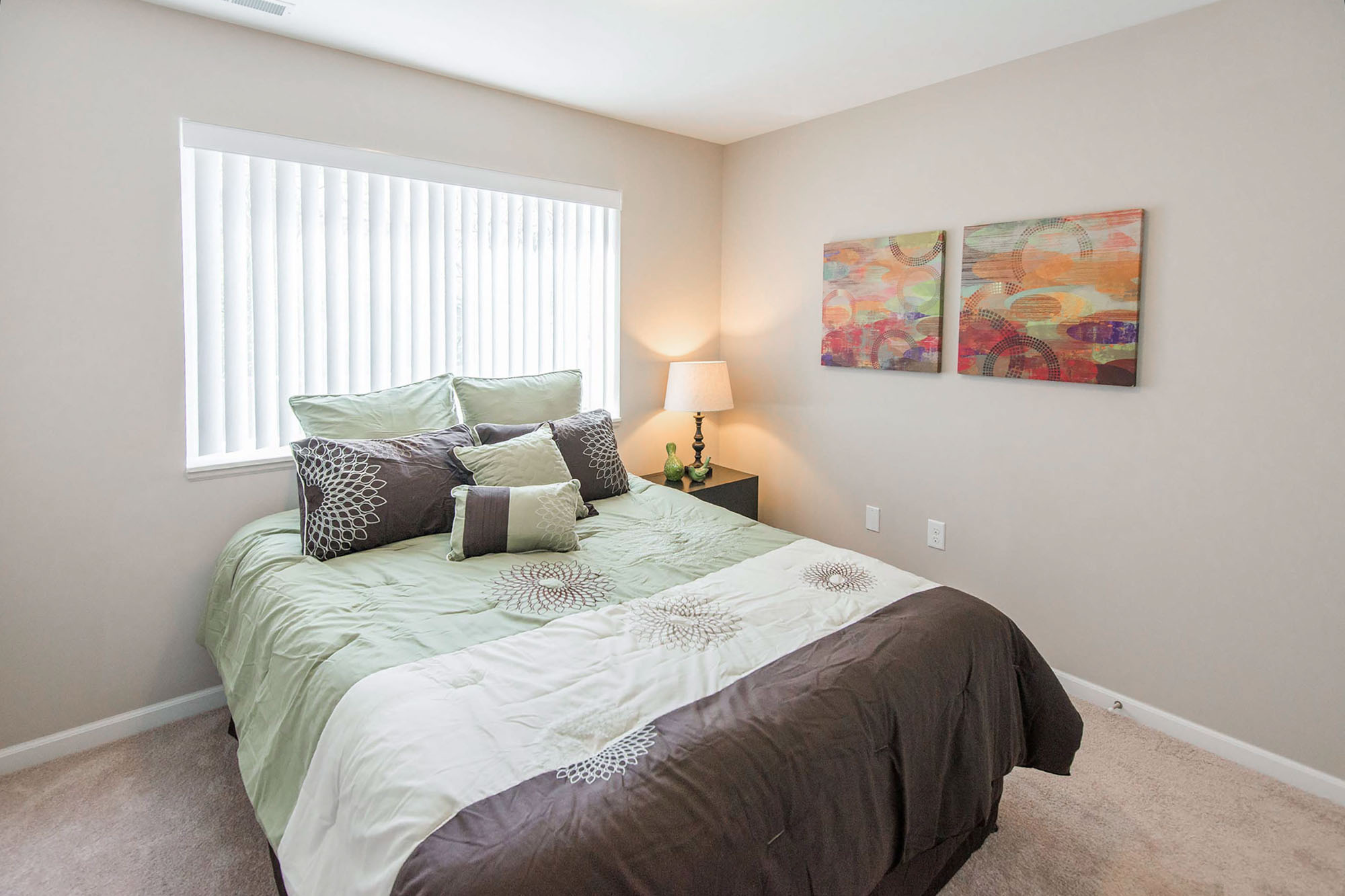 Summit & Thompson - 3 Bed 2.5 Bath - Bedroom 2