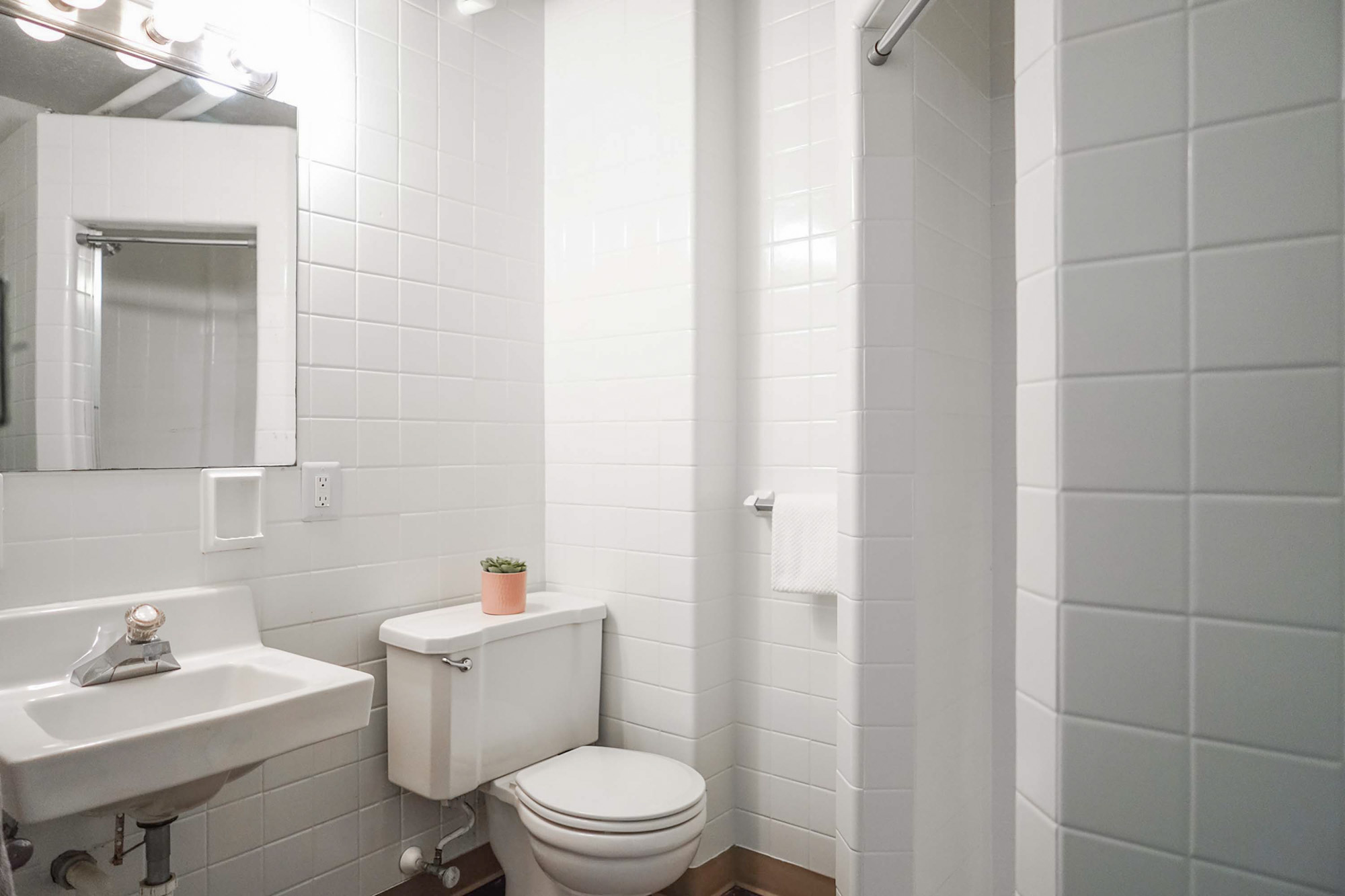 The Clark - 1 Bed 1 Bath - Bathroom