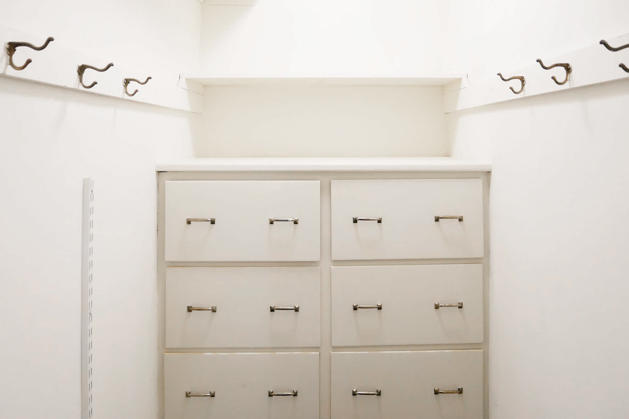 The Earhart #3 - 2 Bed 1 Bath - Closet 2