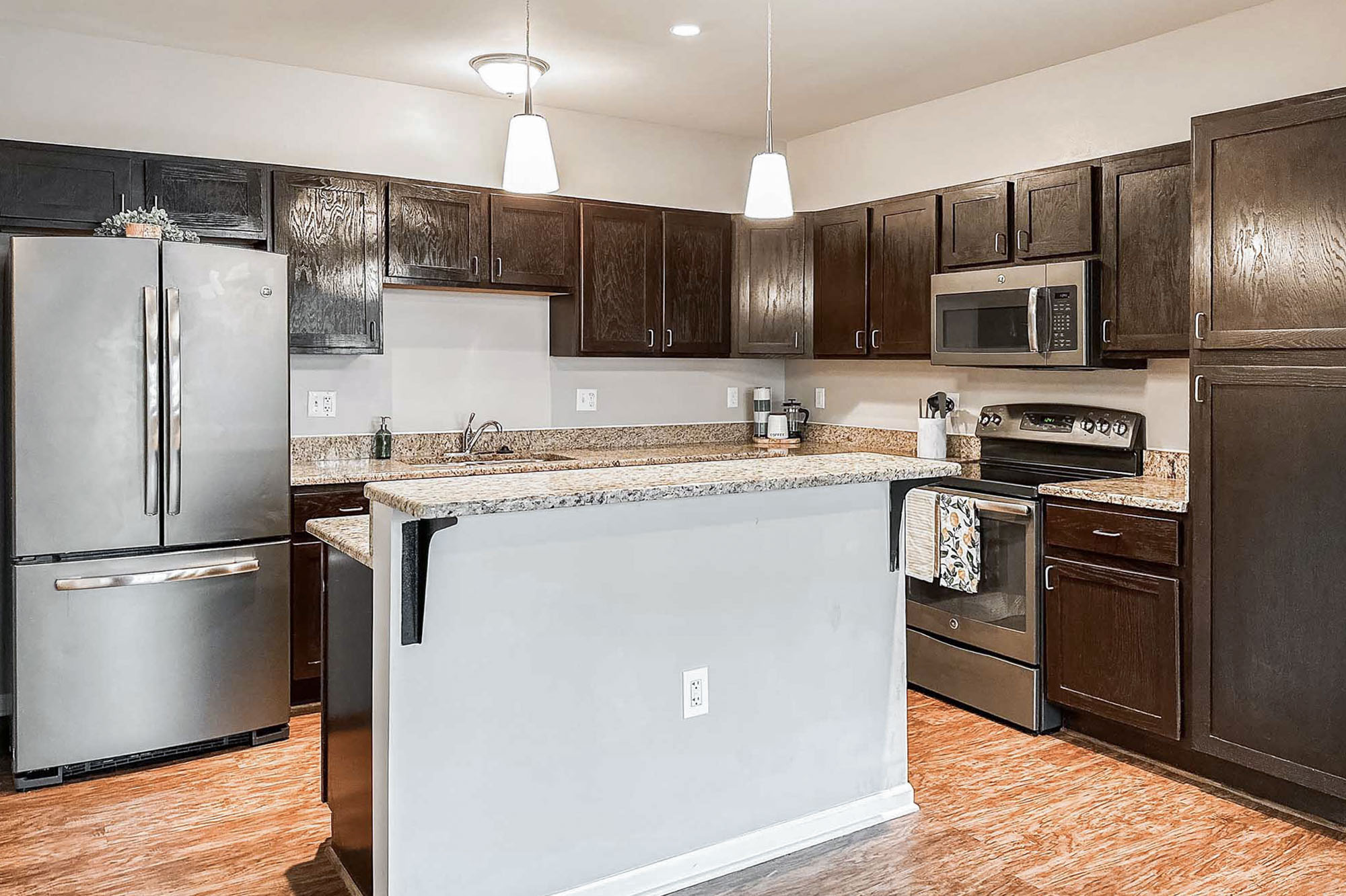 The Spruce - 4 Bed 2.5 Bath - Kitchen