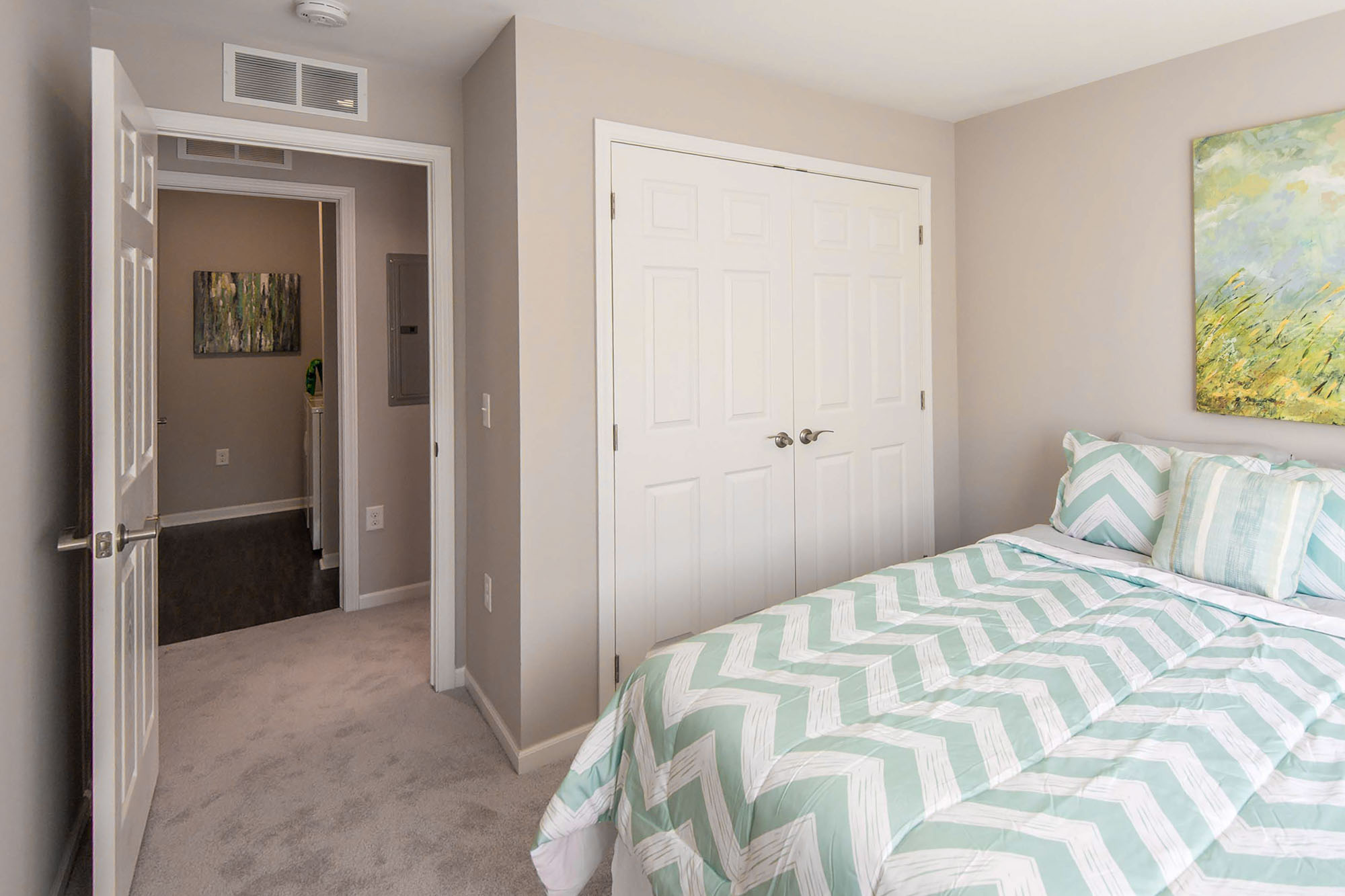 Summit & Thompson - 3 Bed 2.5 Bath - Bedroom 3