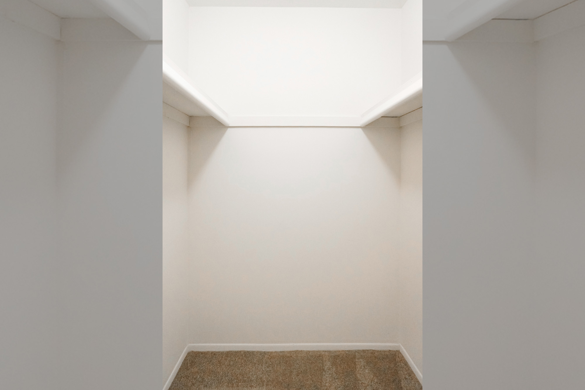 The Ashmere - 1 Bed 1 Bath - Primary Closet