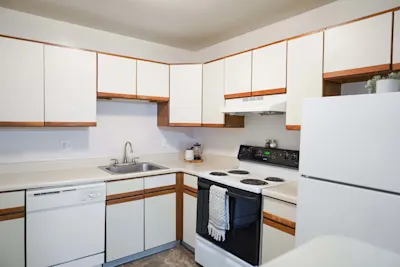 The Blue Heron - 2 Bed 2 Bath - Kitchen - Euro Style Cabinets