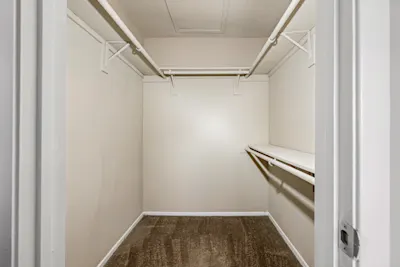 Arthur - 1 Bed 1 Bath - Walk-In Closet
