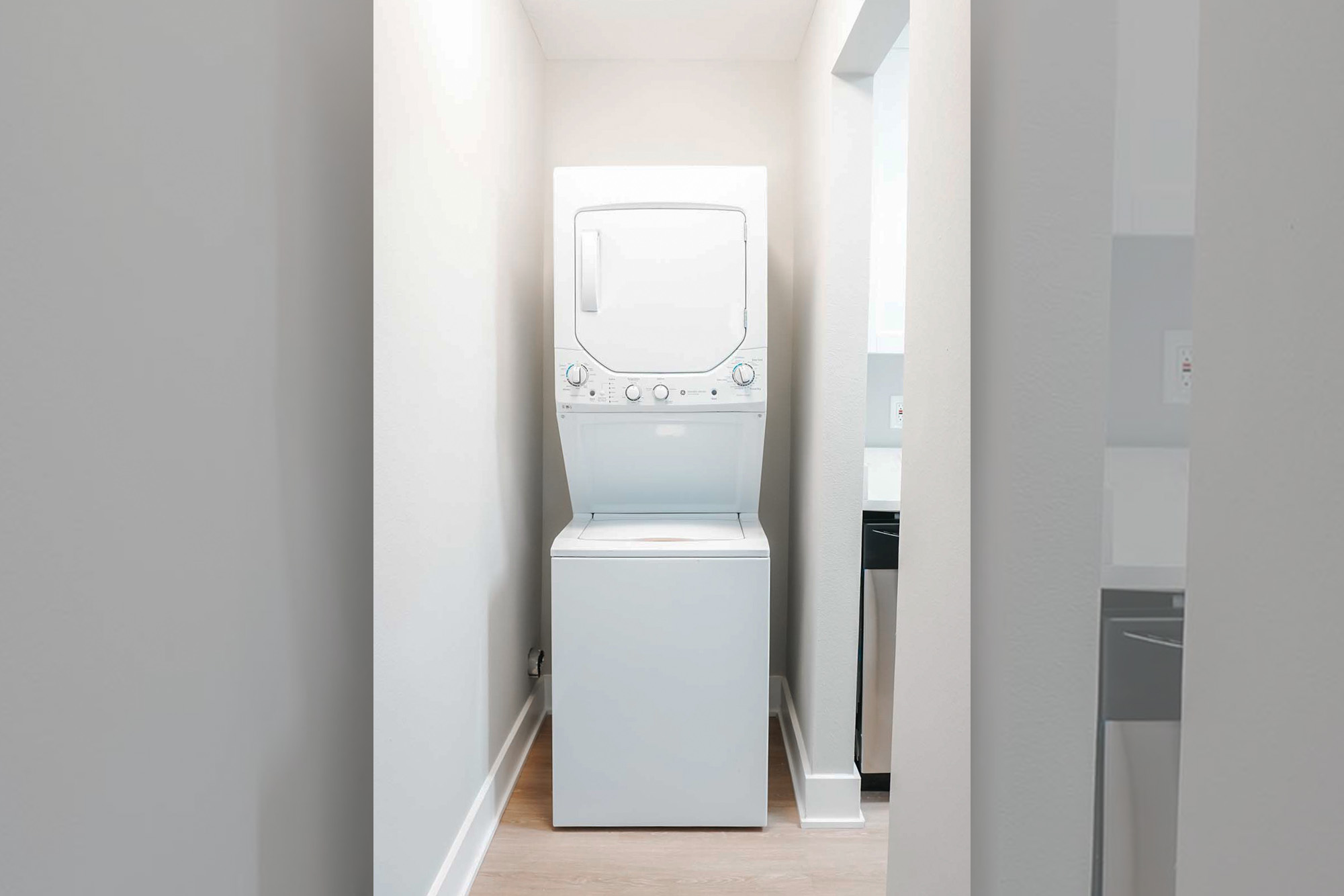 Blue Spring+ - 1 Bed 1 Bath - In-Unit Laundry