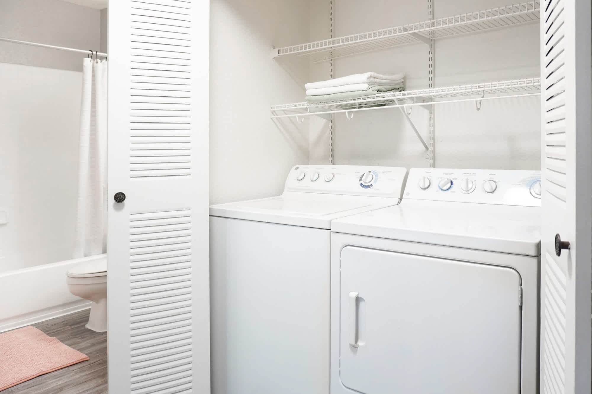 Warner - 1 Bed 1 Bath - In-Unit Laundry