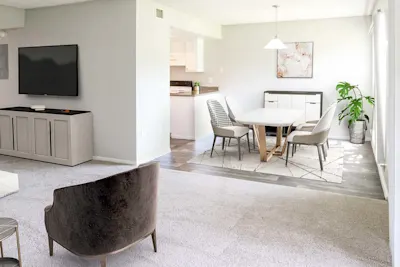 Mills - 1 Bed 1 Bath - Dining Room