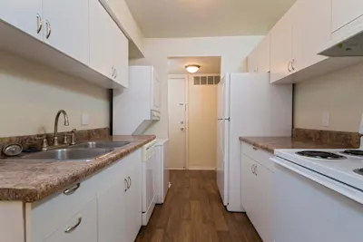 Chatham - 2 Bed 1.5 Bath - Kitchen