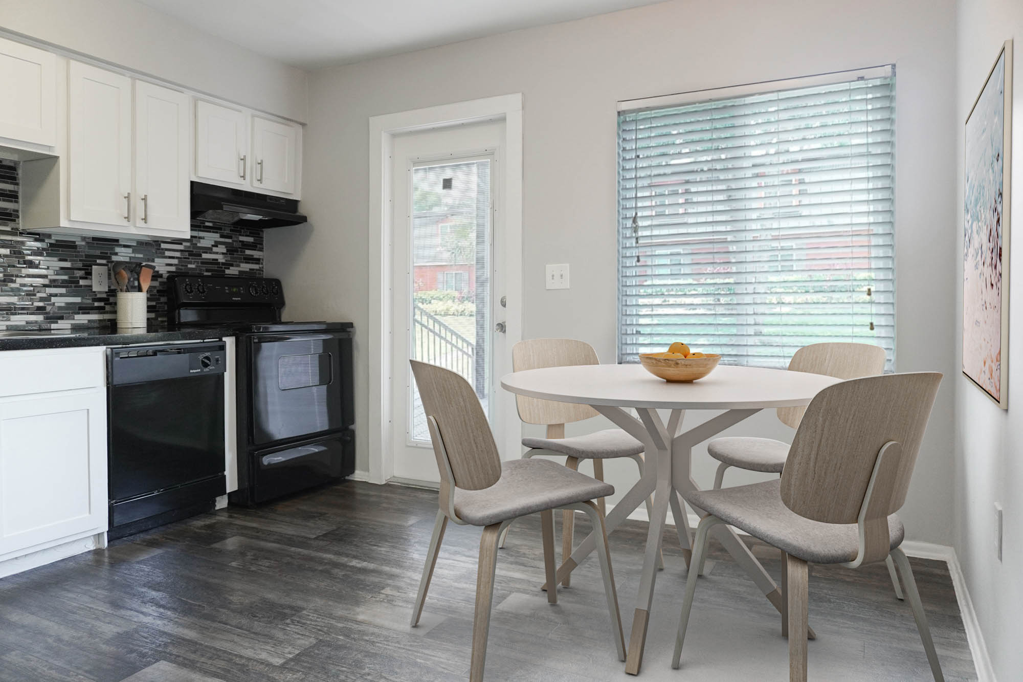 Emerald  - 1 Bed 1 Bath - Dining Area