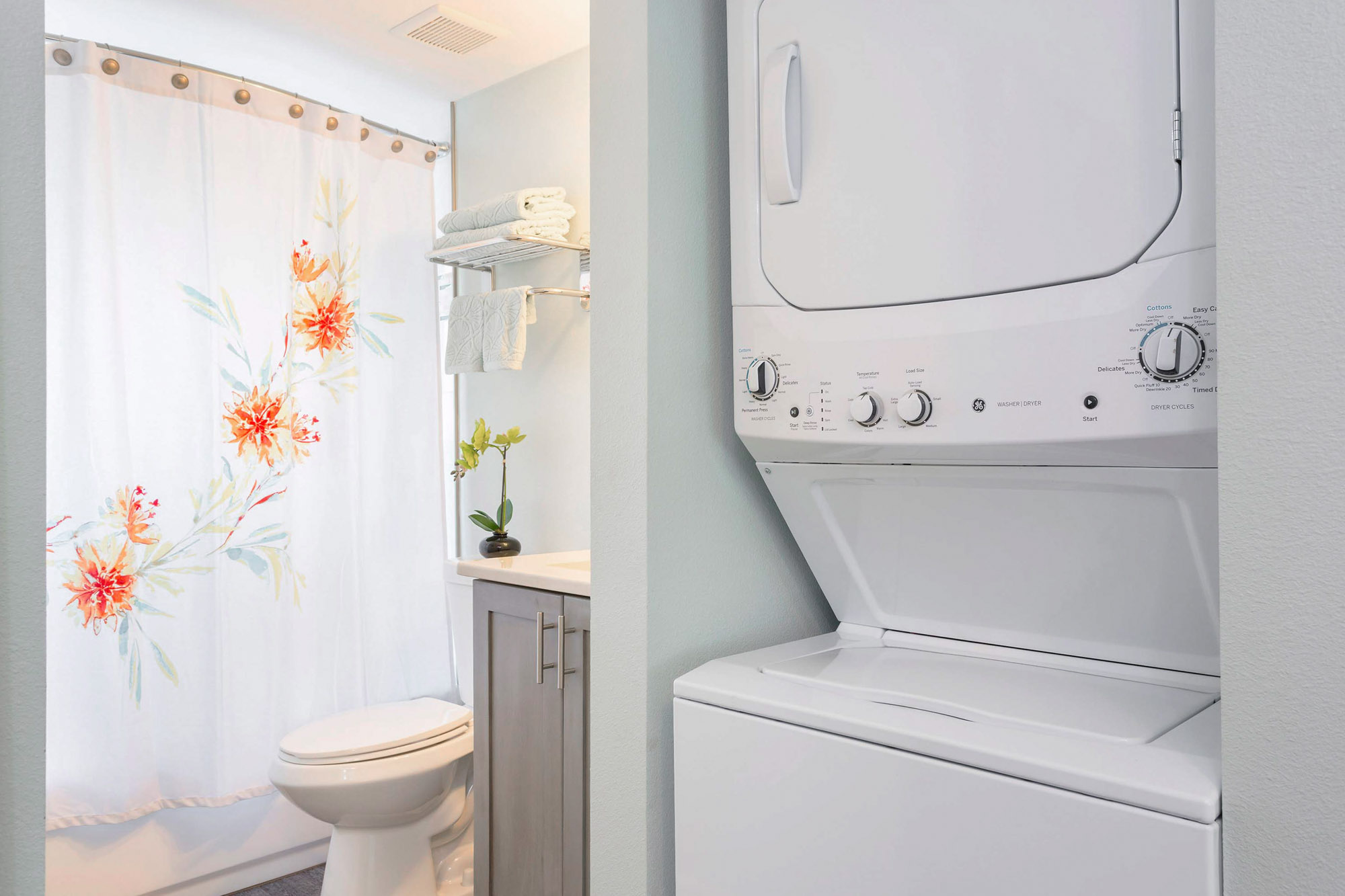 Blue Flag - 1 Bed 1 Bath - In-Unit Laundry