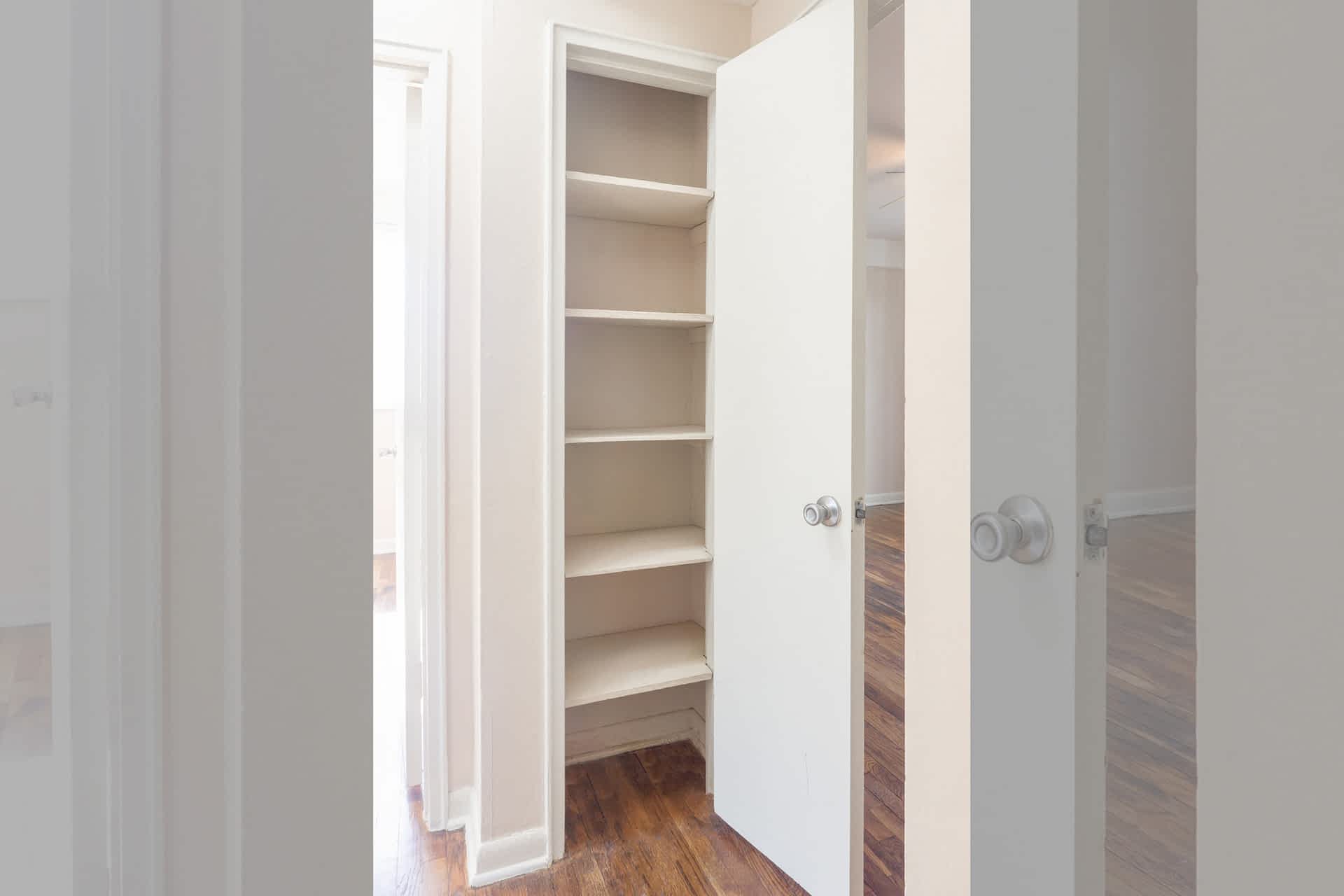 The Earl - 2 Bedroom 1 Bathroom - Pantry