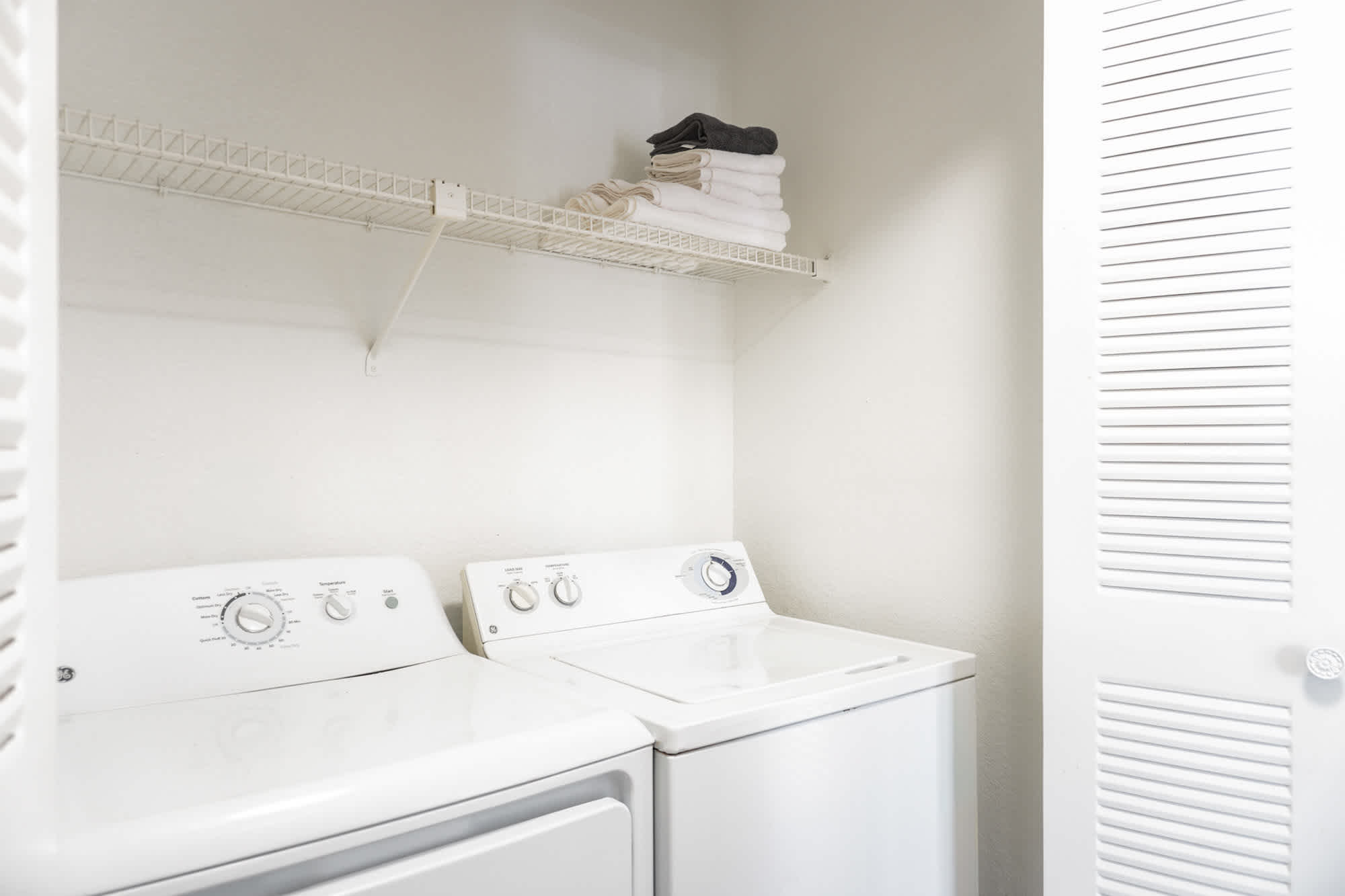 Walter - 2 Bed 1 Bath - Laundry