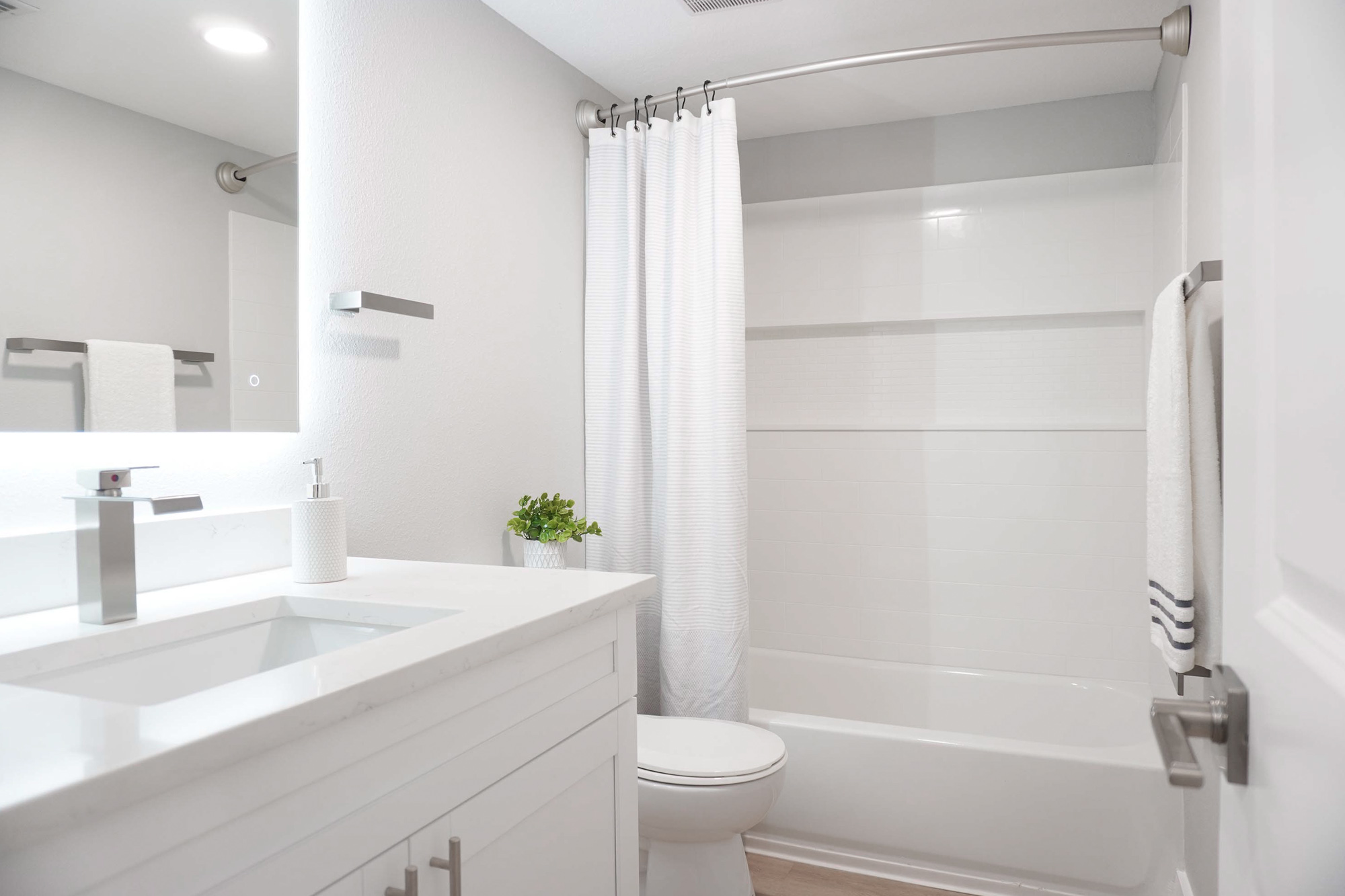 Mills+ - 1 Bed 1 Bath - Bathroom