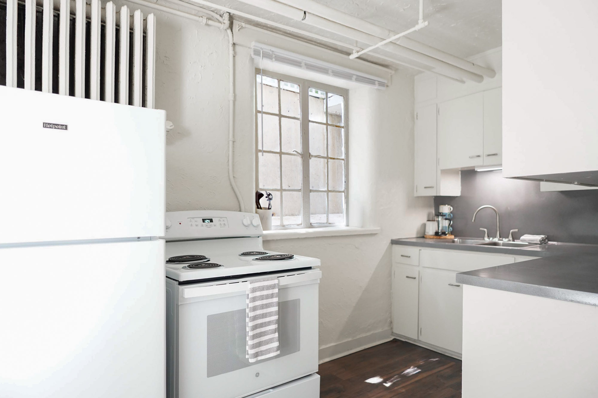 The Clark - 1 Bed 1 Bath - Kitchen