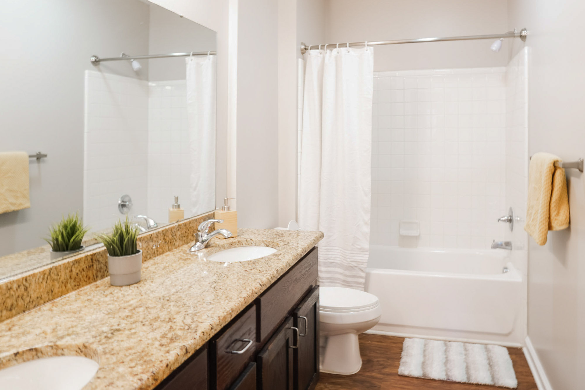 The Hickory - 3 Bed 2 Bath - Bathroom