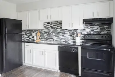 Emerald  - 1 Bed 1 Bath - Kitchen