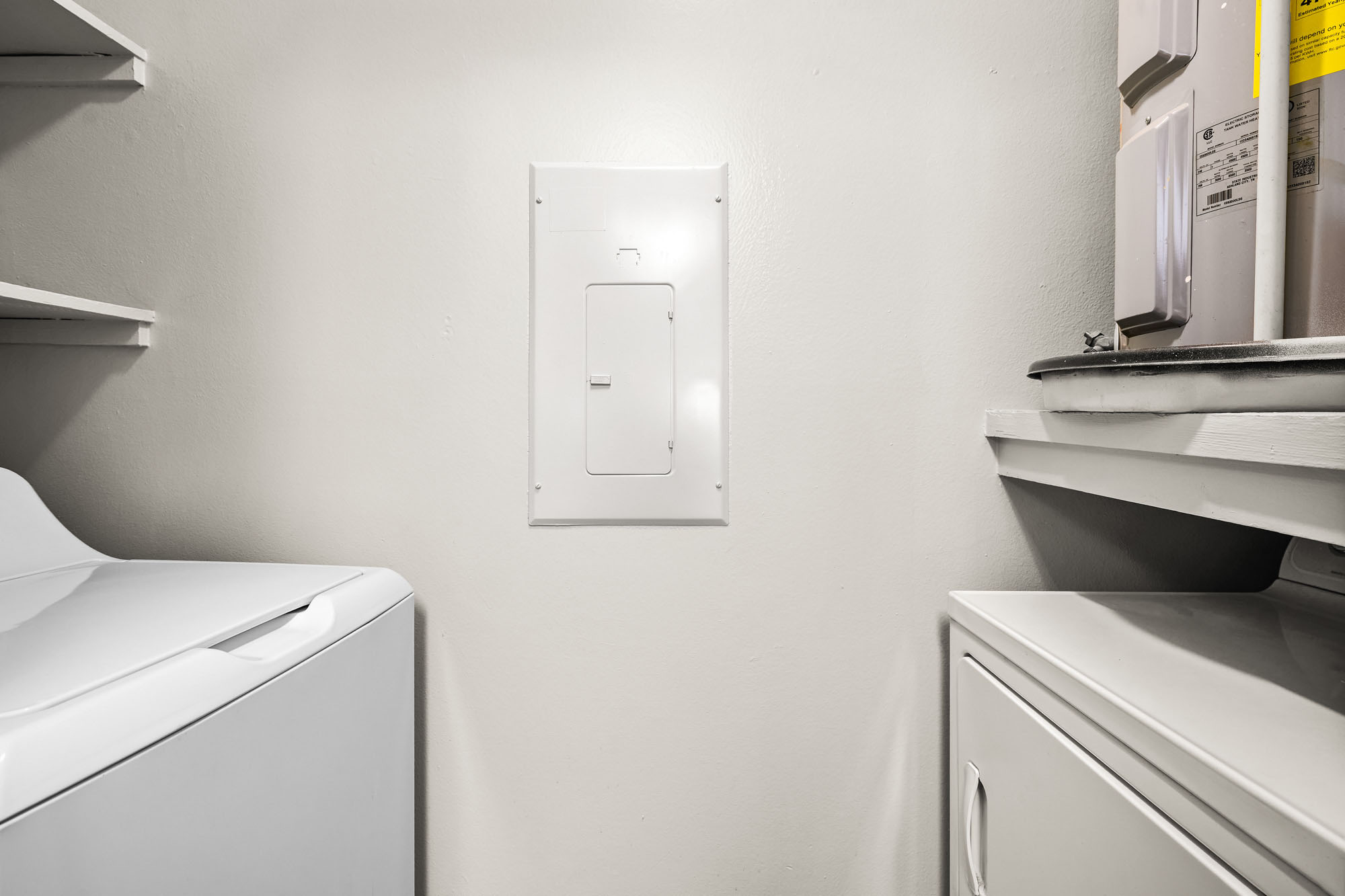 Hudson - 2 Bed 1 Bath - Laundry