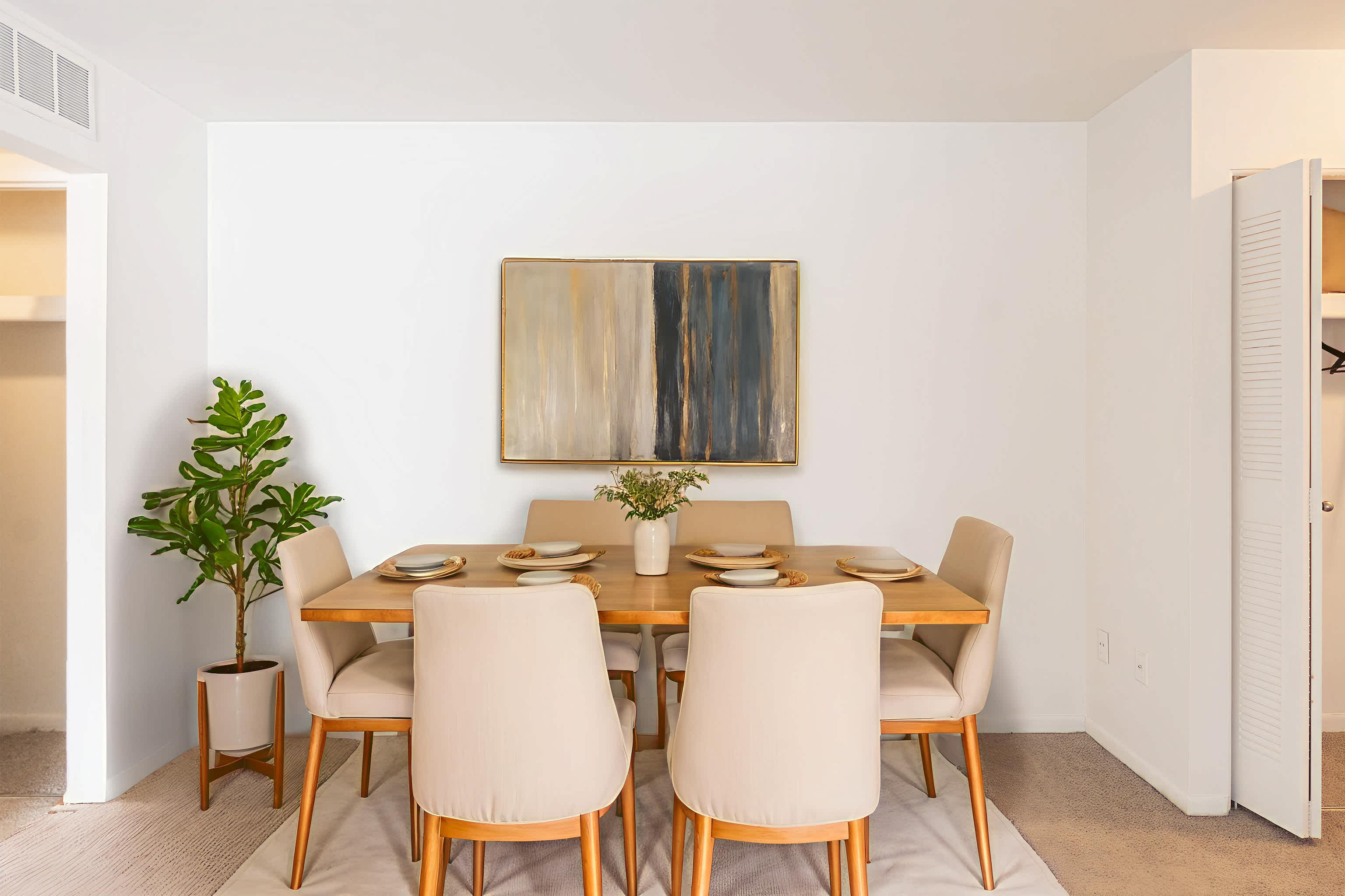 The Brantley - 1 Bed 1 Bath - Dining Room