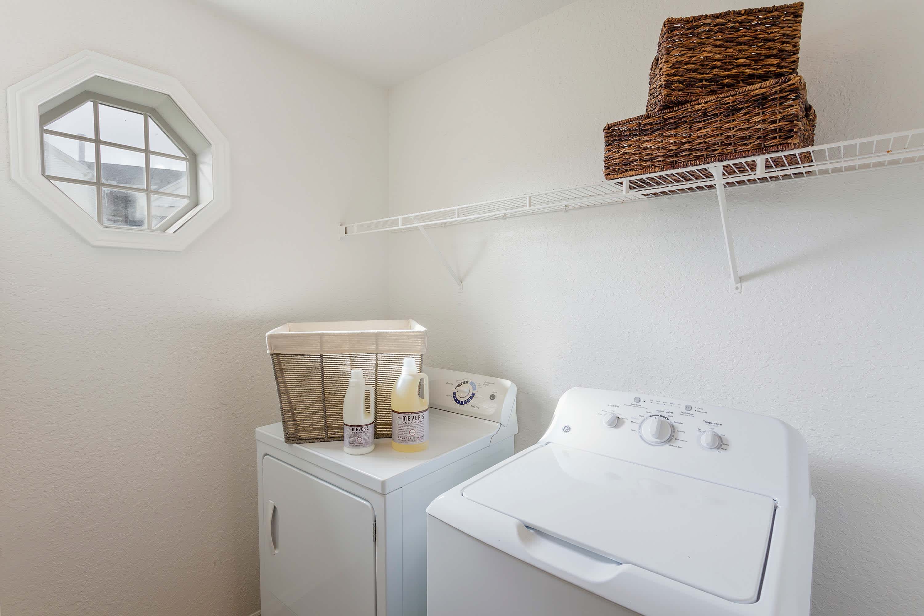 Amistad - 4 Bed 2 Bath - Laundry Room
