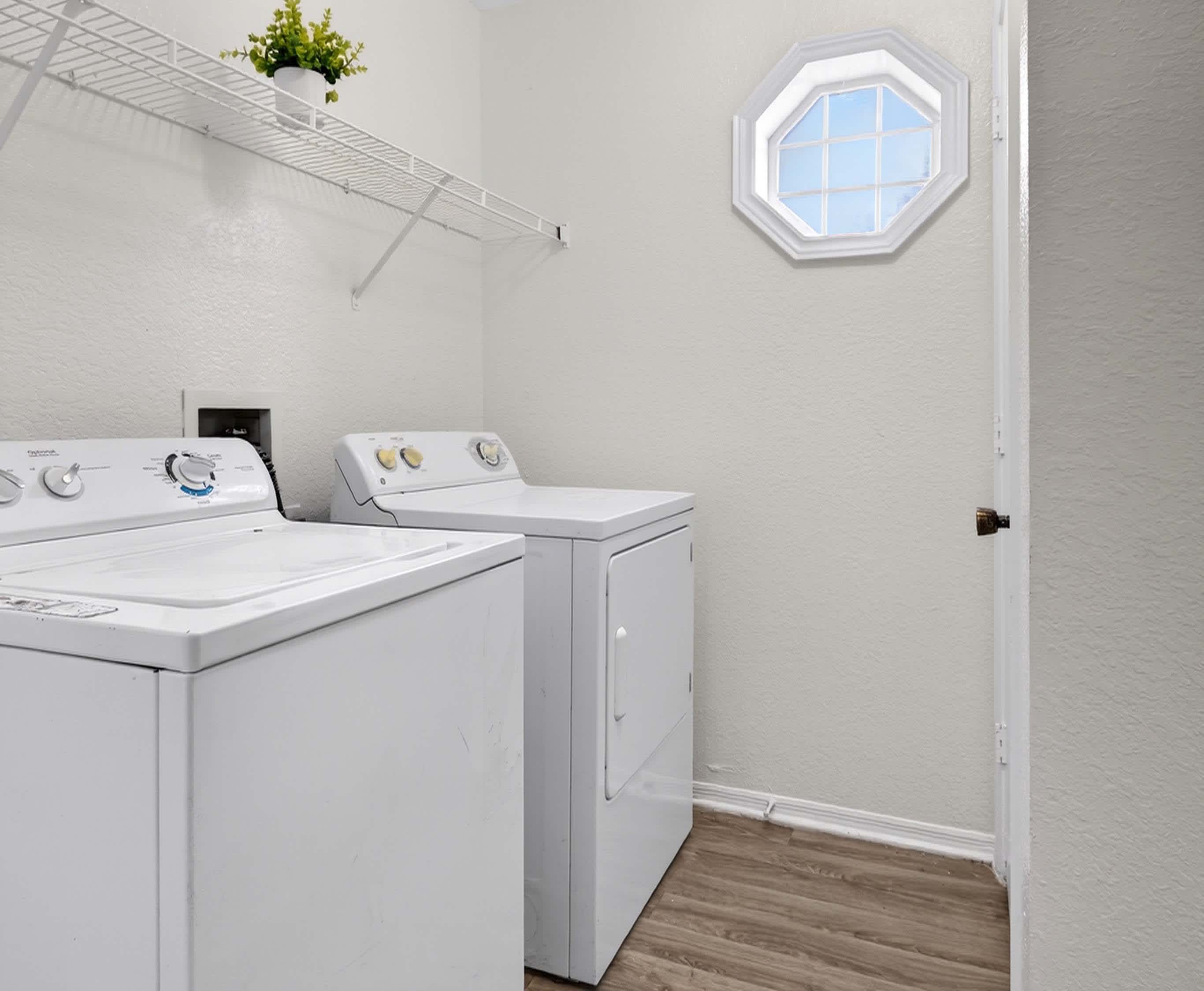 Amistad - 4 Bed 2 Bath - Laundry Room