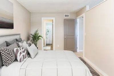Champions - 1 Bed 1 Bath - Primary Bedroom
