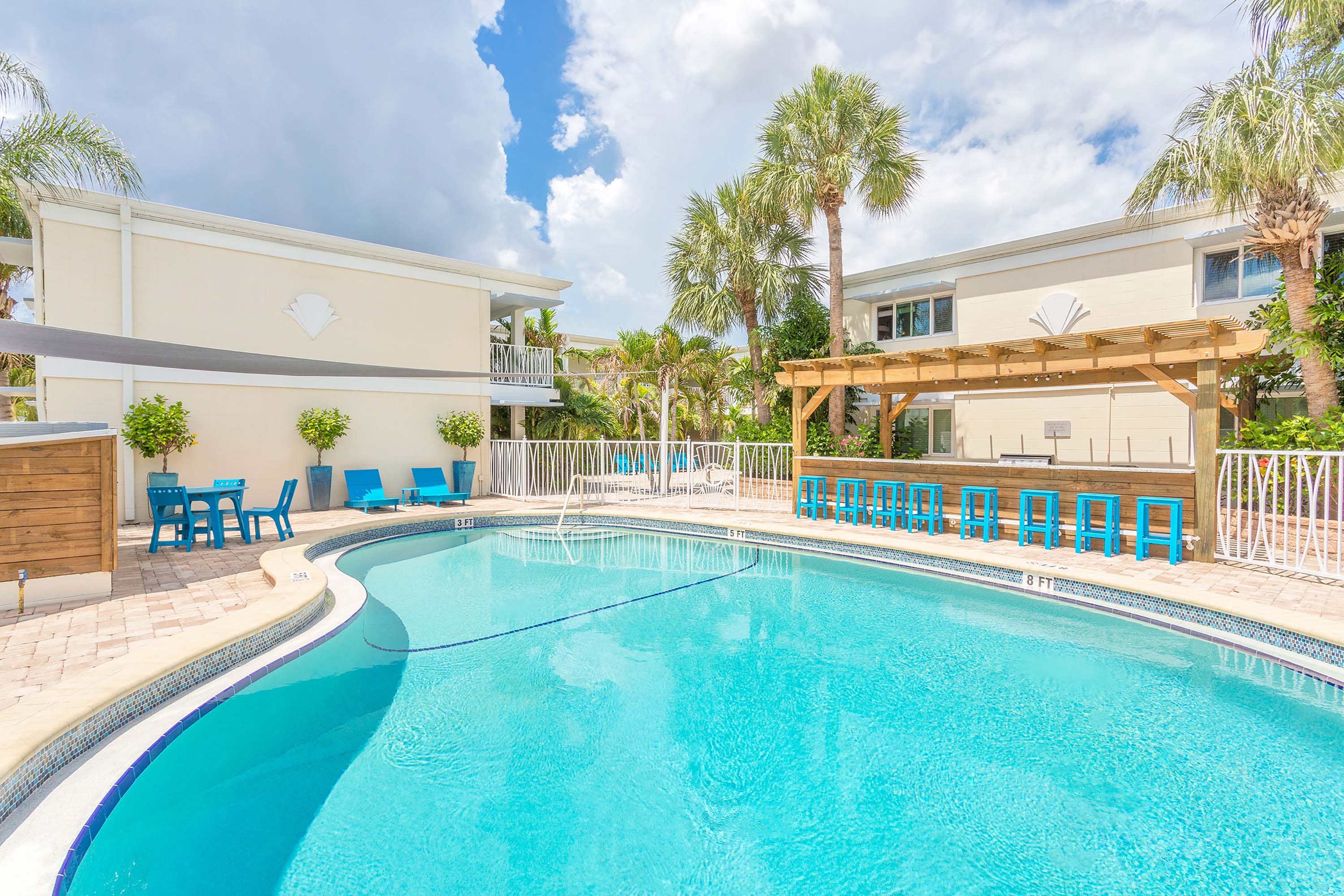 Gallery of images for Carlyle Flats apartments in Tampa, Florida 1