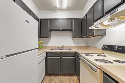 Maverick - 1 Bed 1 Bath - Kitchen