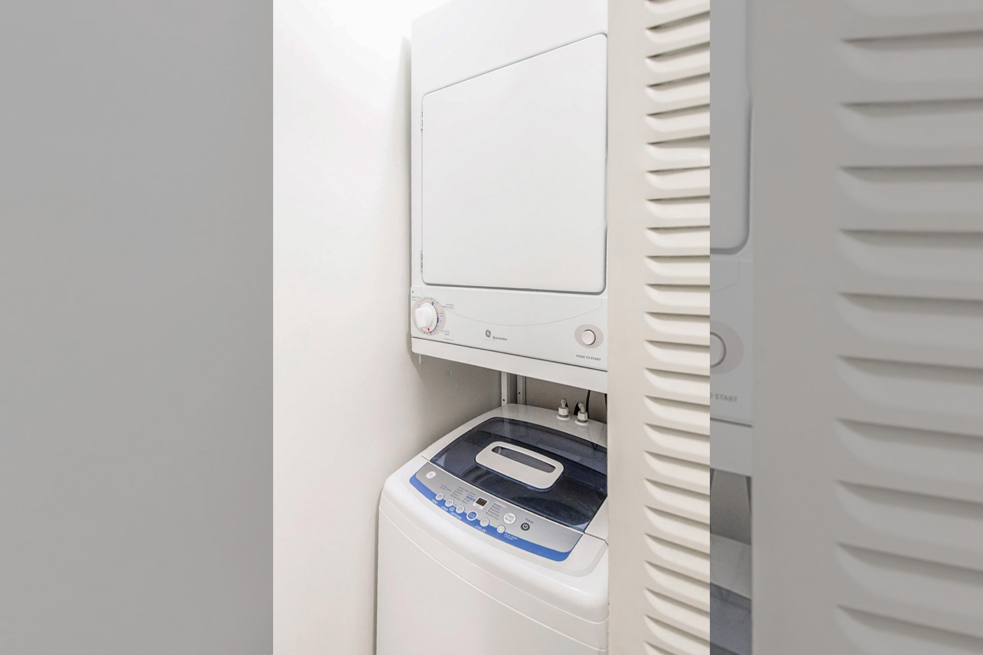 The Poseidon - 2 Bed 2 Bath - In-Unit Laundry