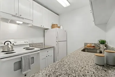 Barber - 1 Bed 1 Bath - Kitchen - White Shaker Style Cabinet
