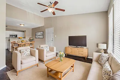 Arthur - 1 Bed 1 Bath - Living Room