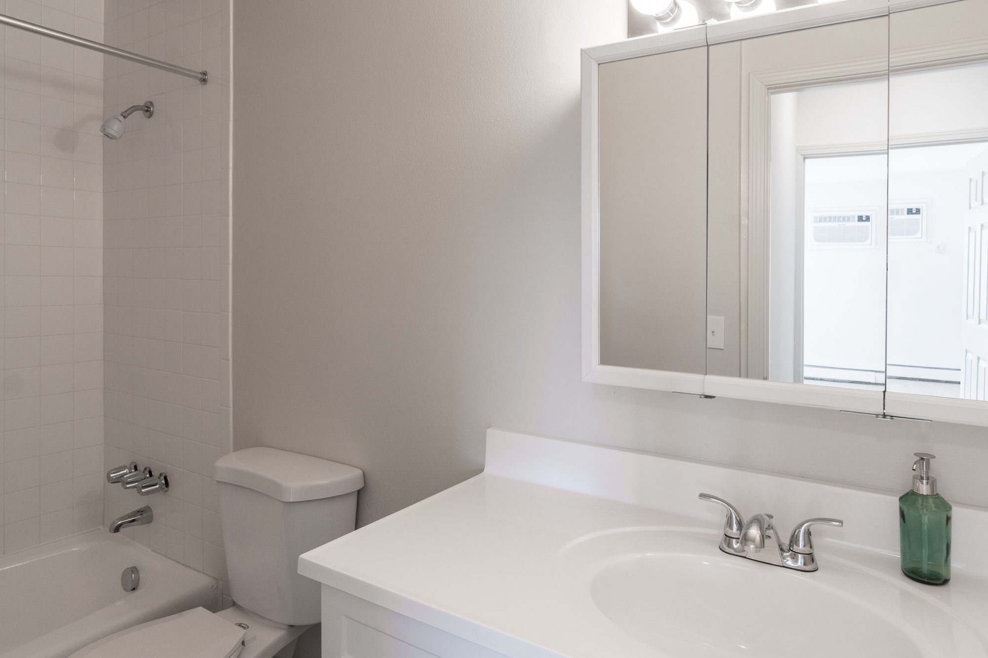 Briarwood - 3 Bed 1.5 Bath - Bathroom