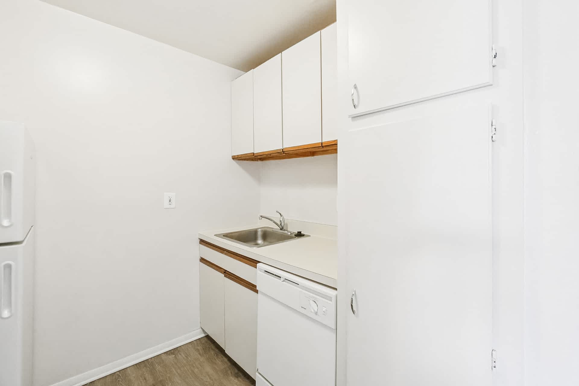 The Barton Hills - 2 Bed 1 Bath - 815 Sq. Ft.