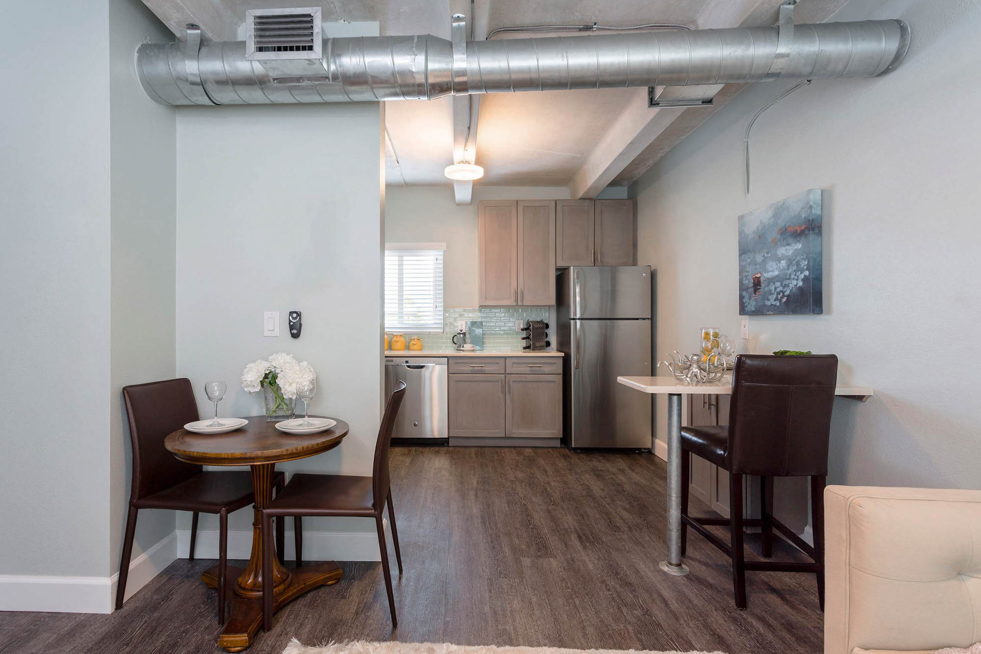 Blue Flag - 1 Bed 1 Bath - Dining Area