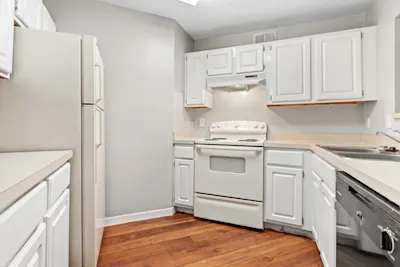 Hamlin - 2 Bed 1 Bath - Kitchen