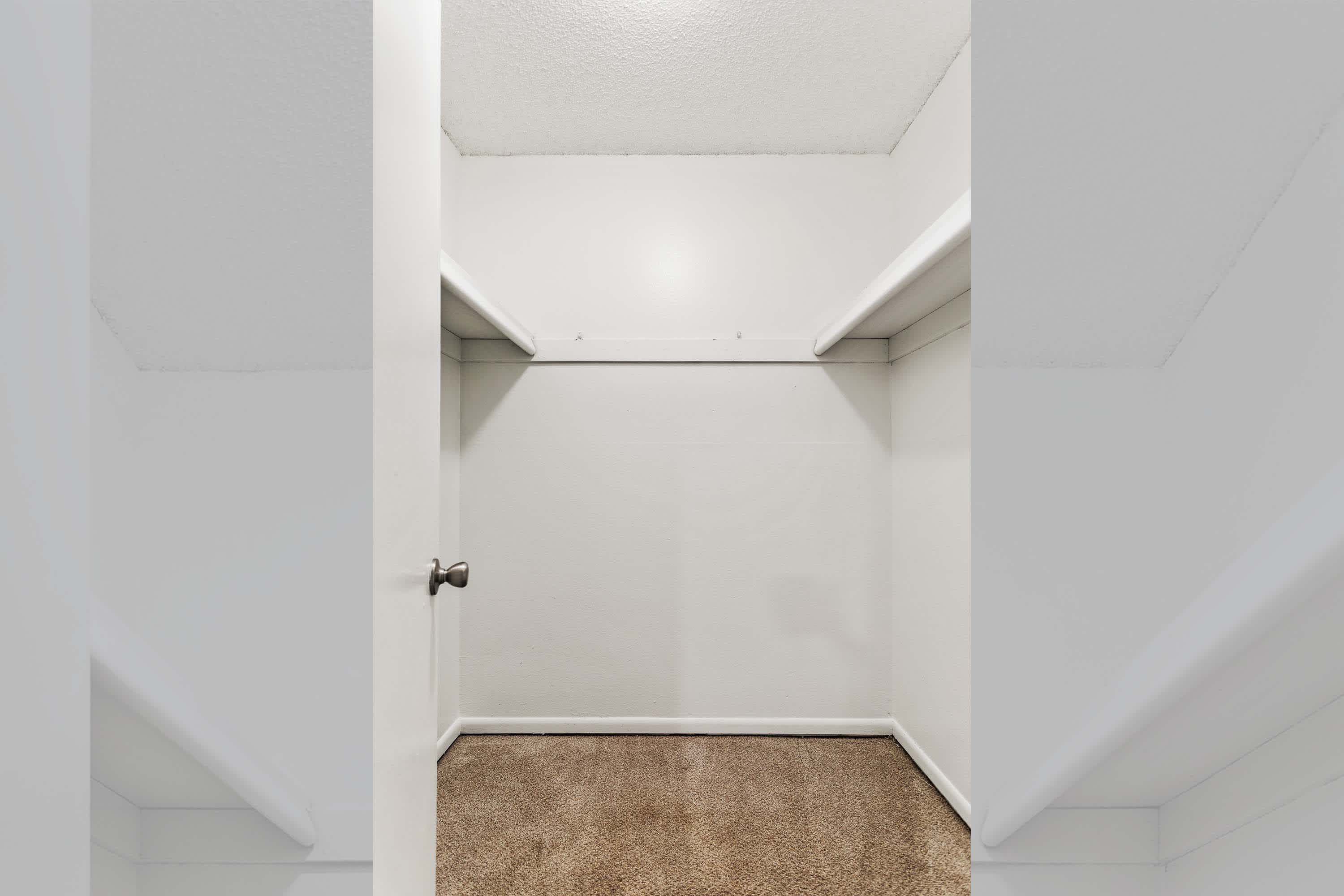 Central - 3 Bed 2 Bath - Walk-In Closet