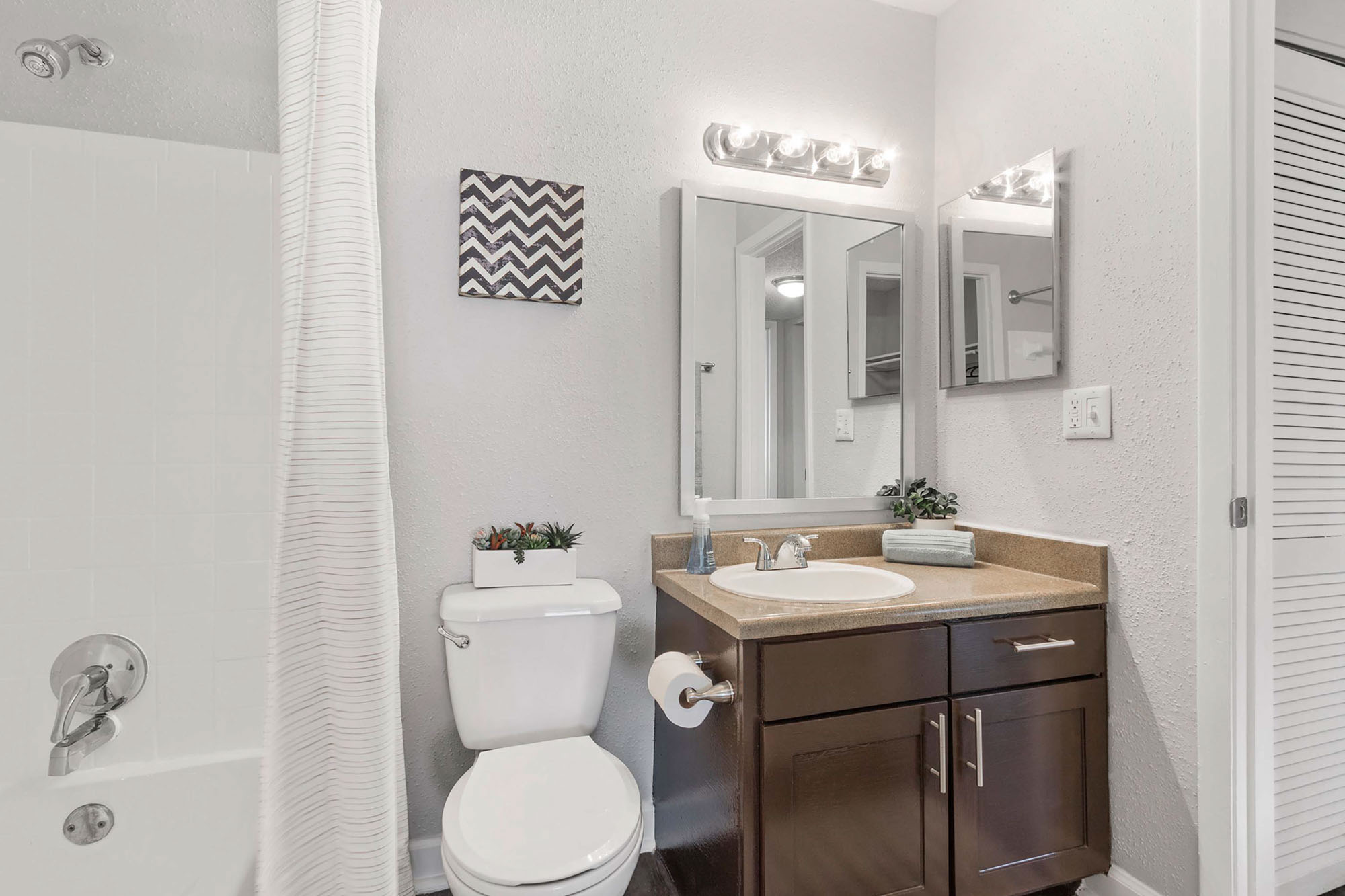 Ginnie - 1 Bed 1 Bath - Bathroom