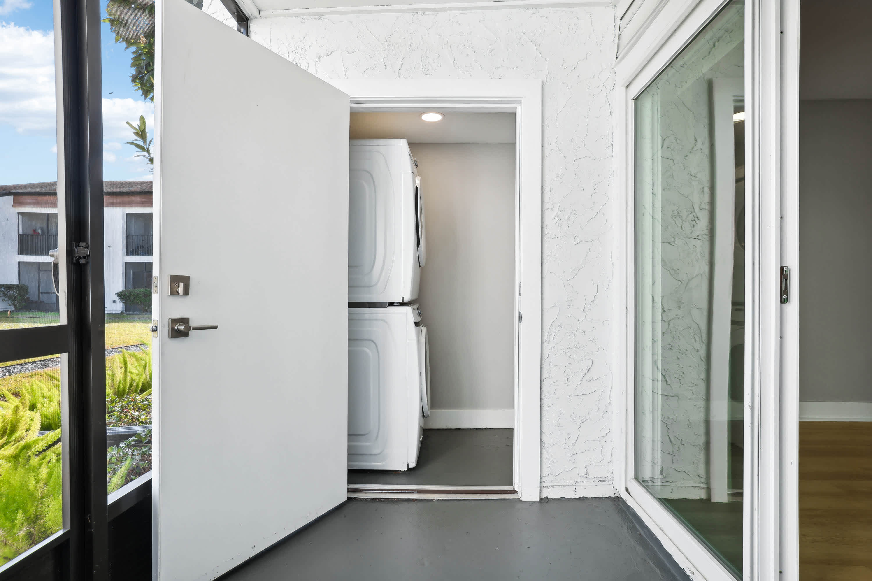 Park+ - 2 Bed 2 Bath - In-Unit Laundry