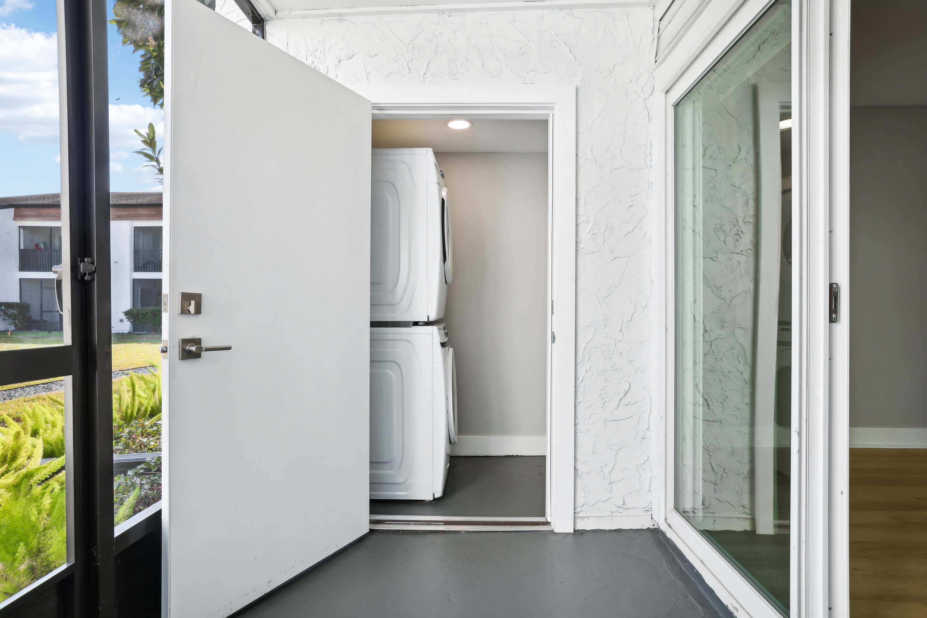 Park+ - 2 Bed 2 Bath - In-Unit Laundry