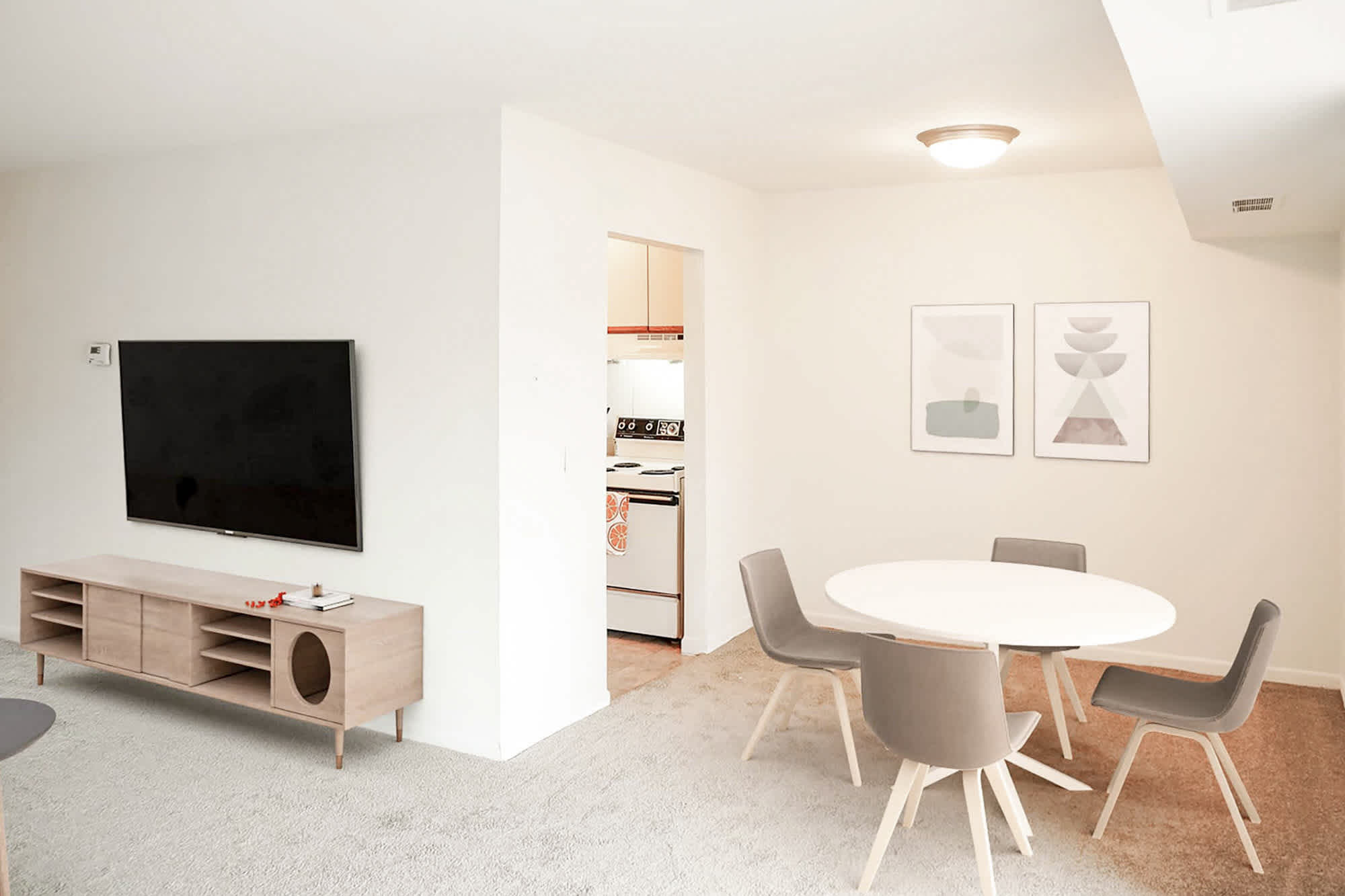 Huron - 1 Bed 1 Bath - Dining Room