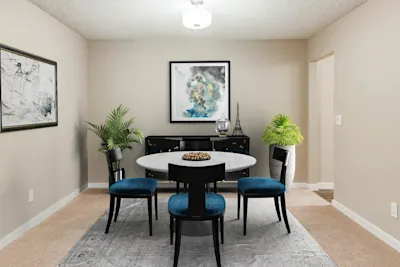 Falcon - 1 Bed 1 Bath - Dining Room