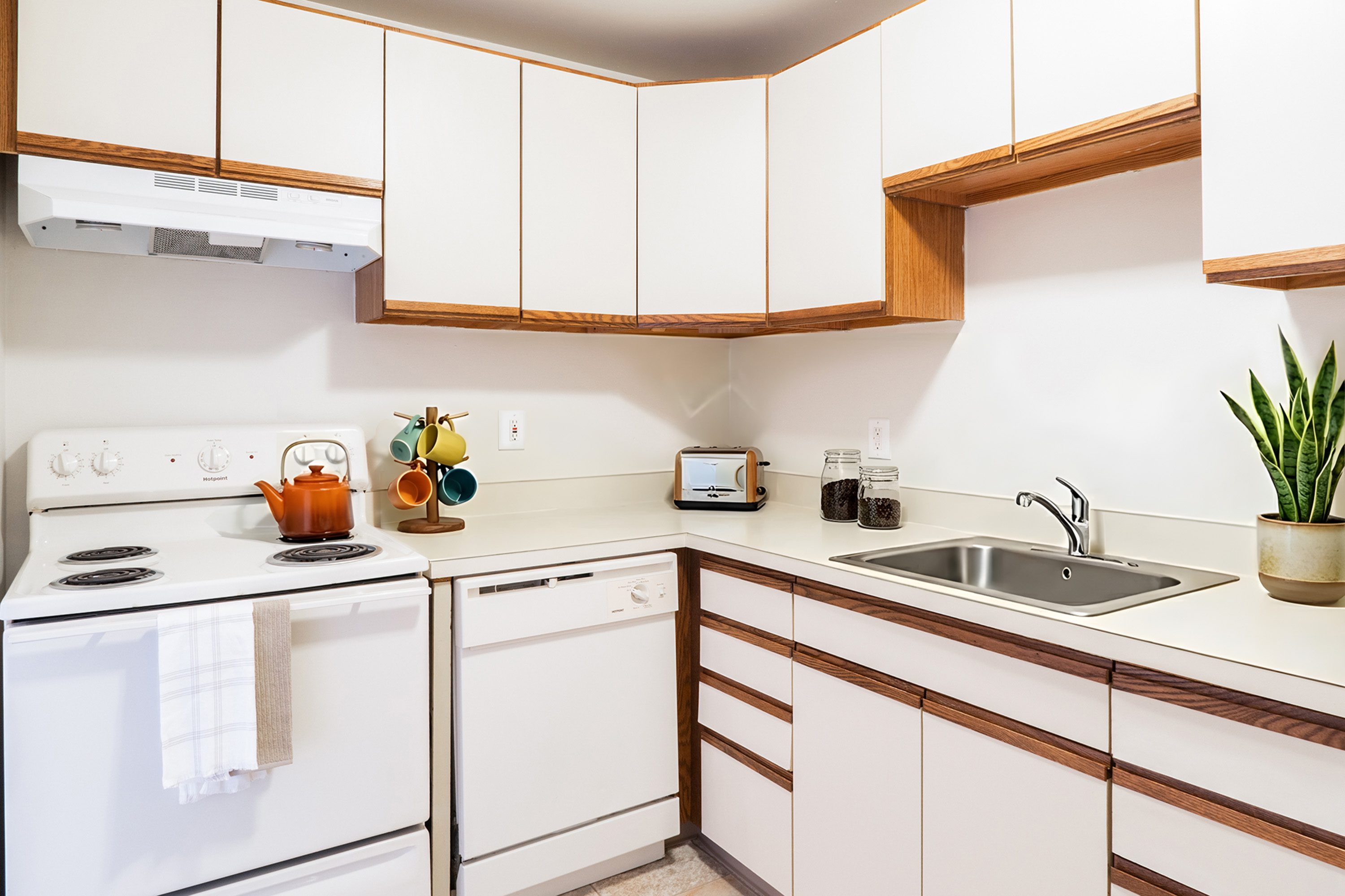 The Plymouth - 1 Bed 1 Bath - Kitchen