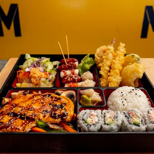 Plate Sushi and Chicken