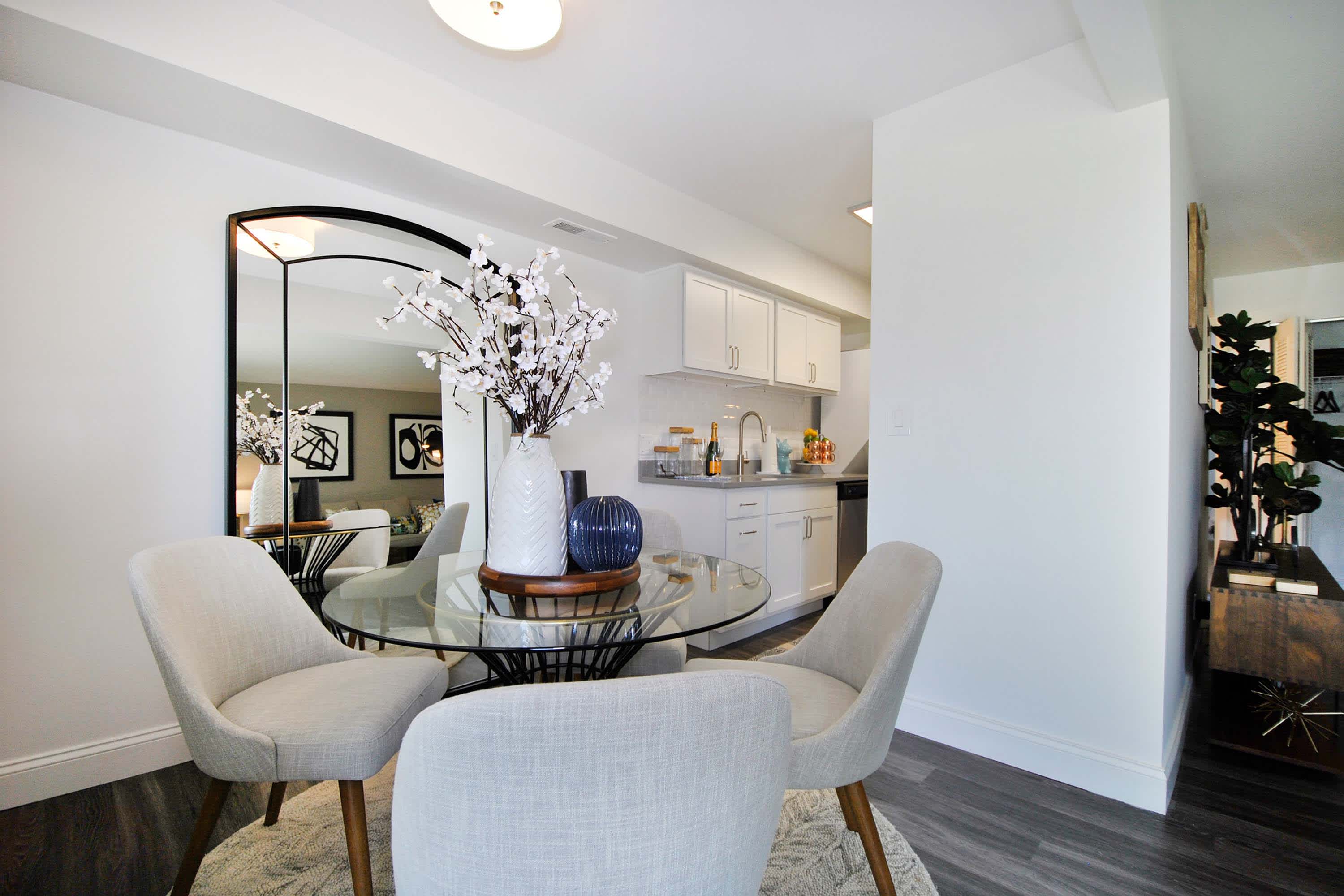 Kipling+ - 1 Bed 1 Bath - Dining & Kitchen