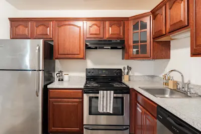 The Blue Heron - 2 Bed 2 Bath - Kitchen Cherry Style Cabinets