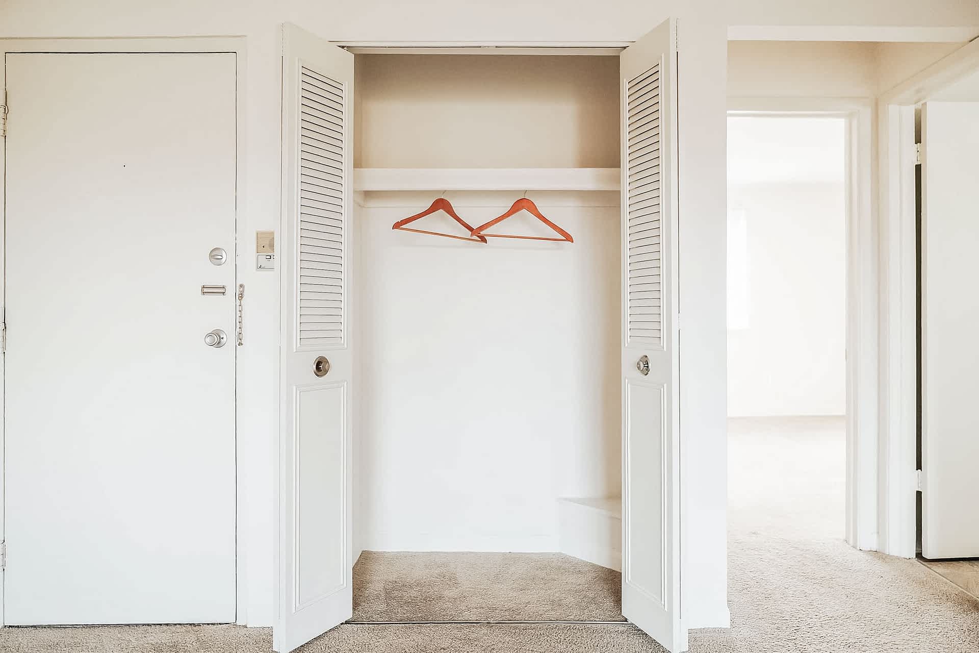 The Sycamore - 1 Bed 1 Bath - Coat Closet