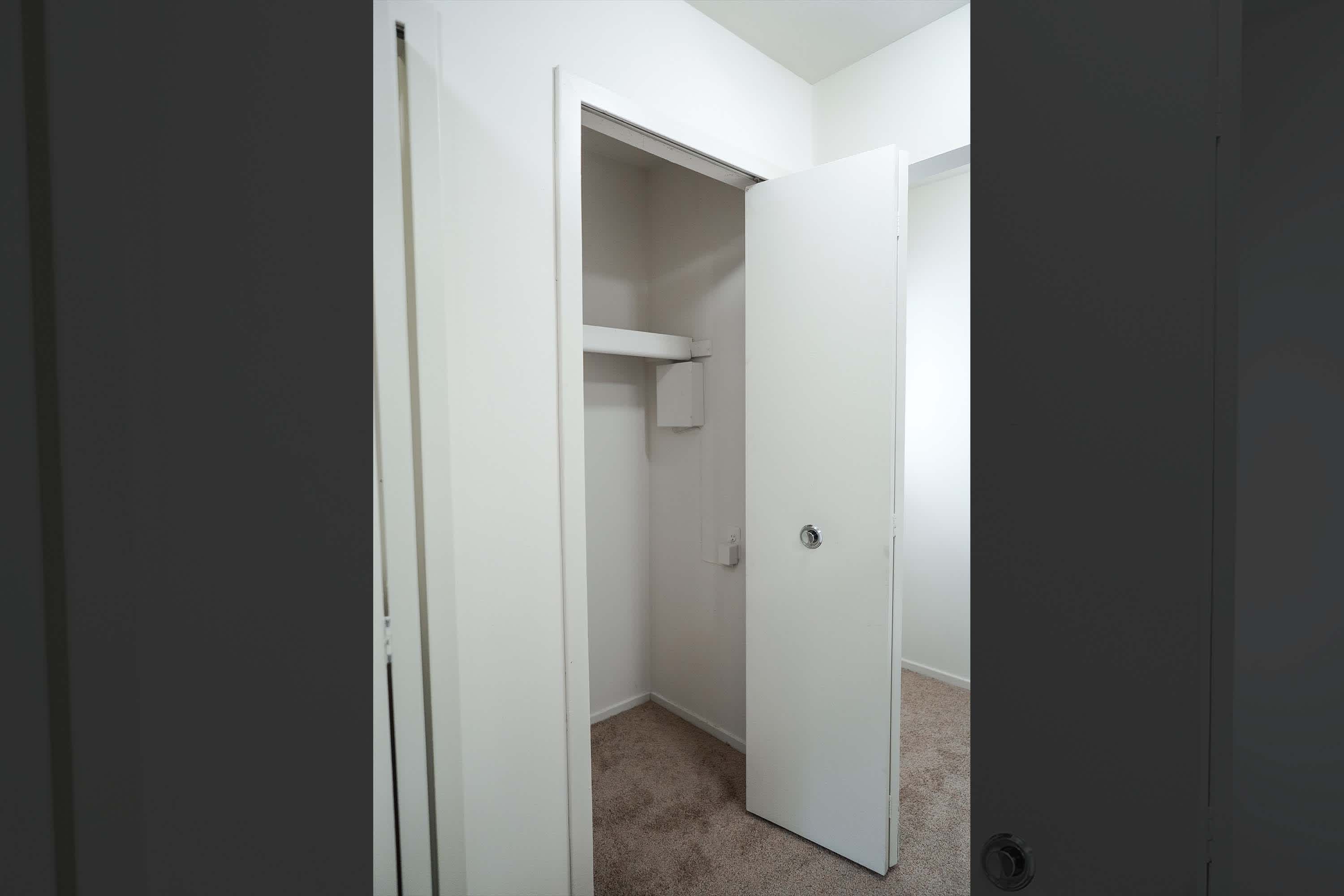 The Felix - 3 Bed 2 Bath - Entry Closet